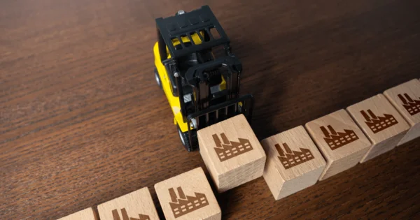 Building Competitive Supply Chain Networks
